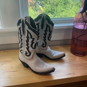 Laredo cowboy boots white with black flames